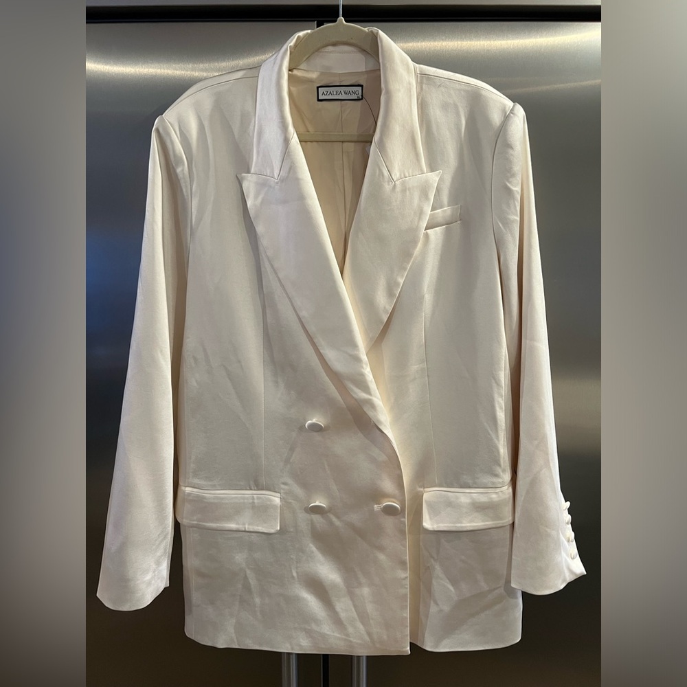 Azalea Wang ivory satin jacket in size xl. New.